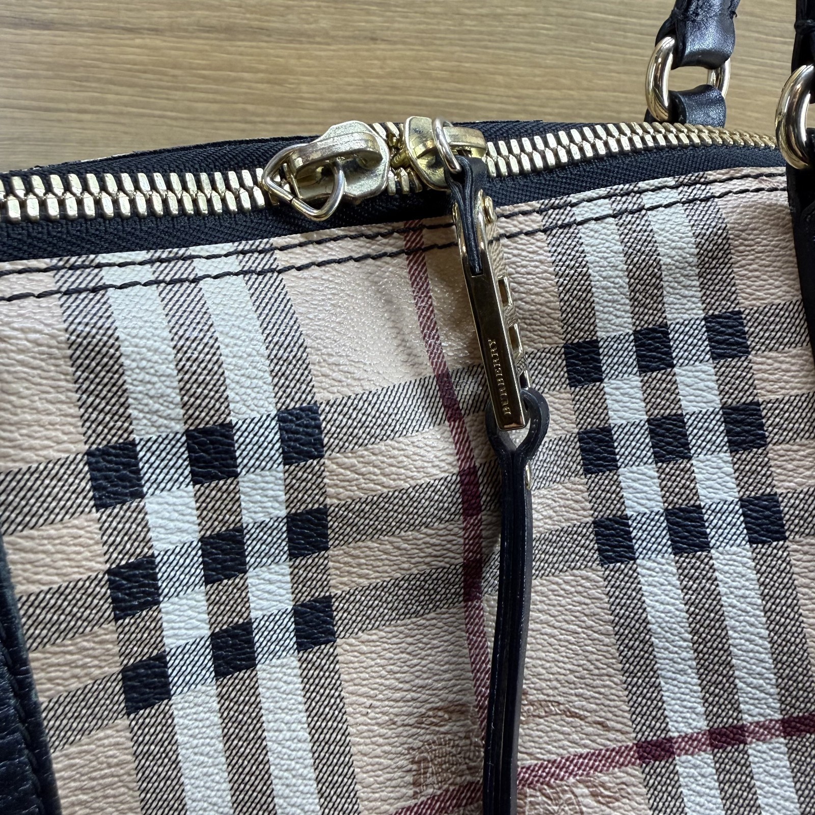 Burberry Salisbury Haymarket Tote Nova Check Zip Double Handles