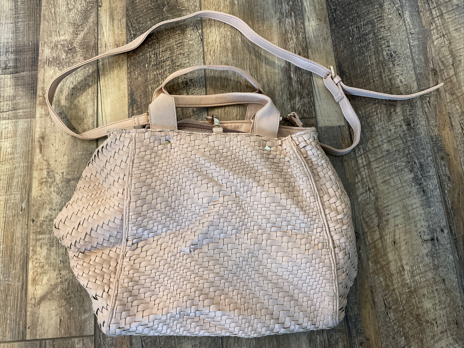 Deux Lux Purse Shoulder Bag Pink Faux Leather Woven 12”H x 12”L x 7”W, Pockets