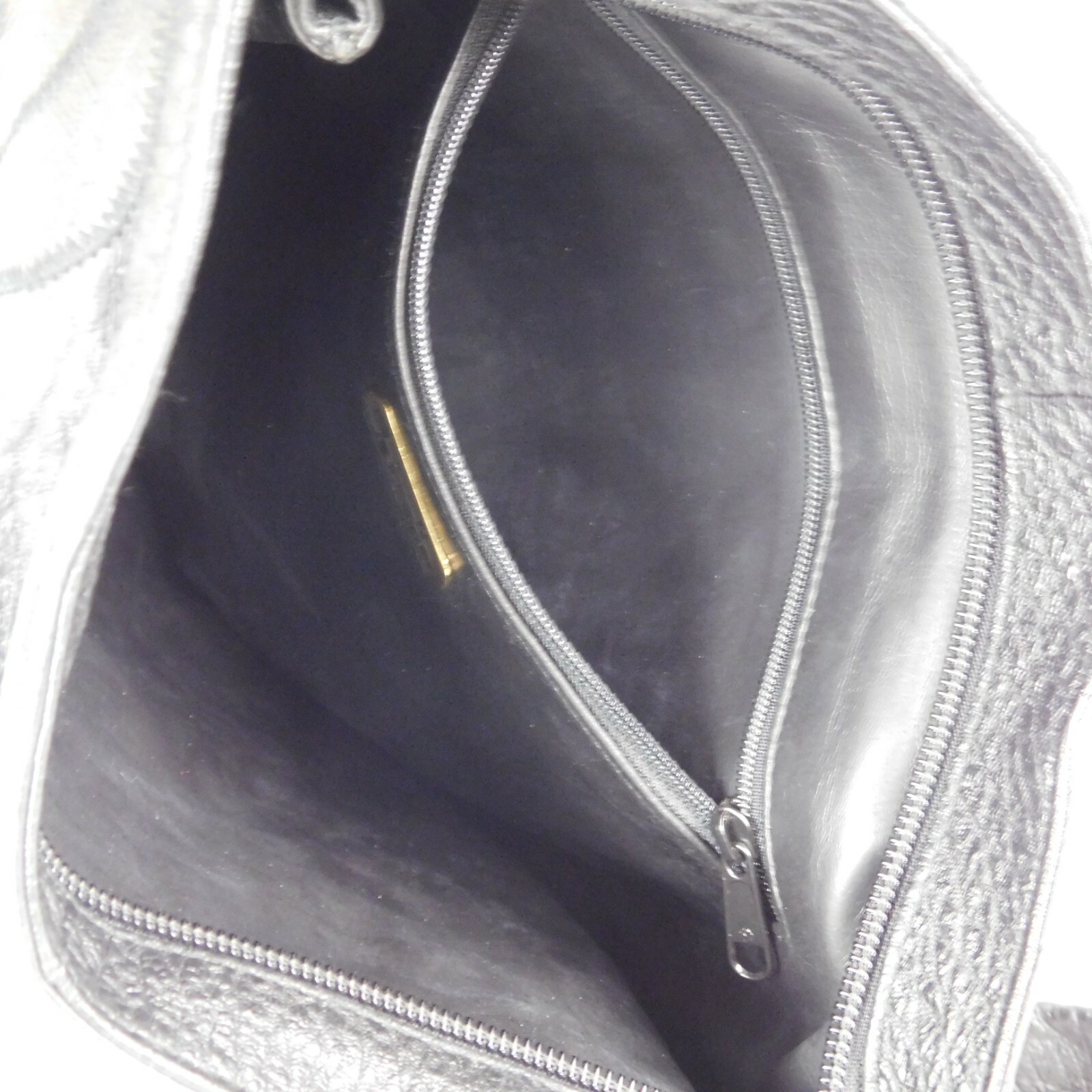 Sylvia Cee Black Purse Handbag Magnetic Button Zipper Closure 14.5″ wde Leather?