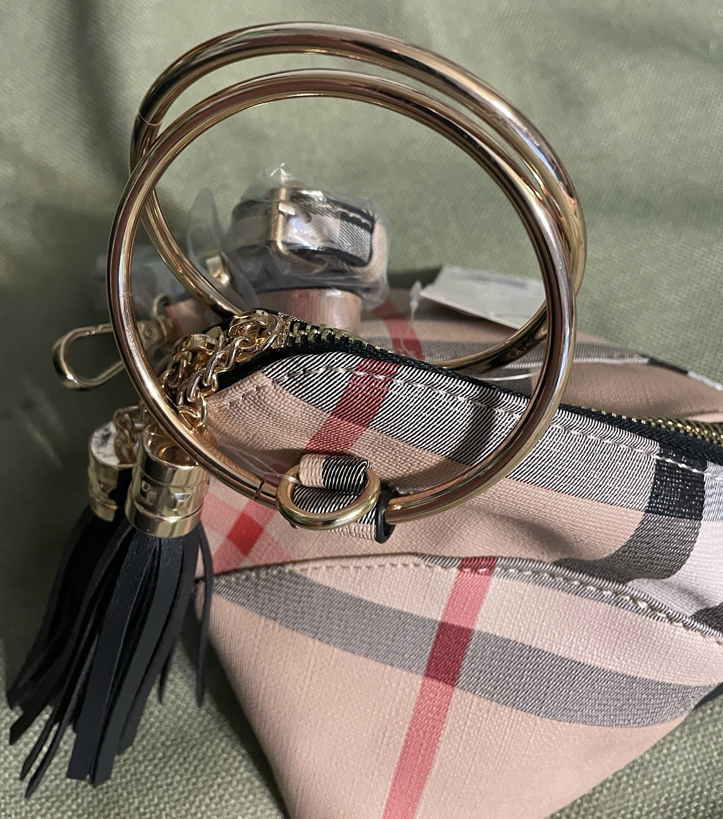 NWT VERSONA “LE MIEL” TRIANGULAR HAND-BAG hand bag TRIANGLE PURSE w/TASSLES mini