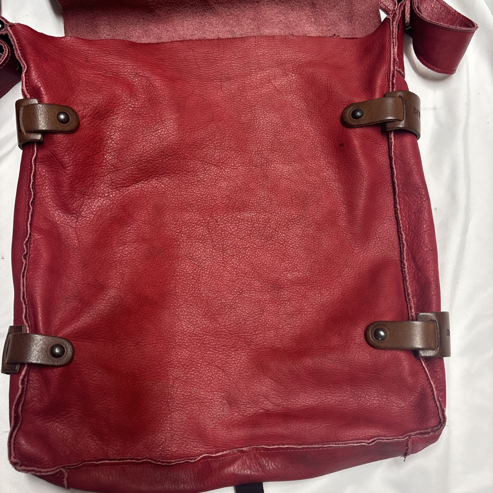 Ditox Red Genuine Leather Messenger Style Handbag/Shoulder Bag, Raw Lining