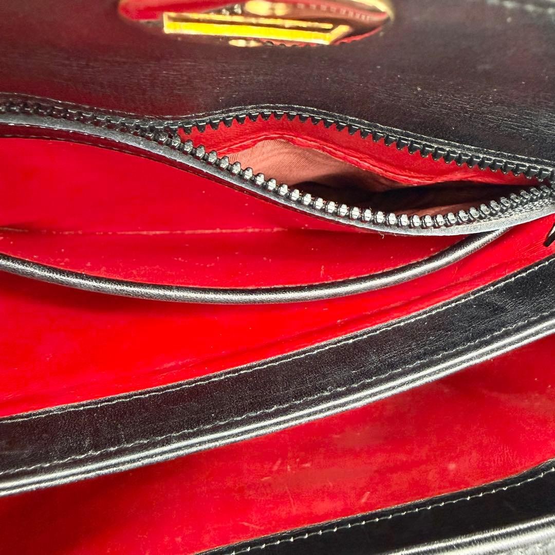 Good Condition GUCCI Old Gucci Leather Handbag Self Standing Turn Lock Black