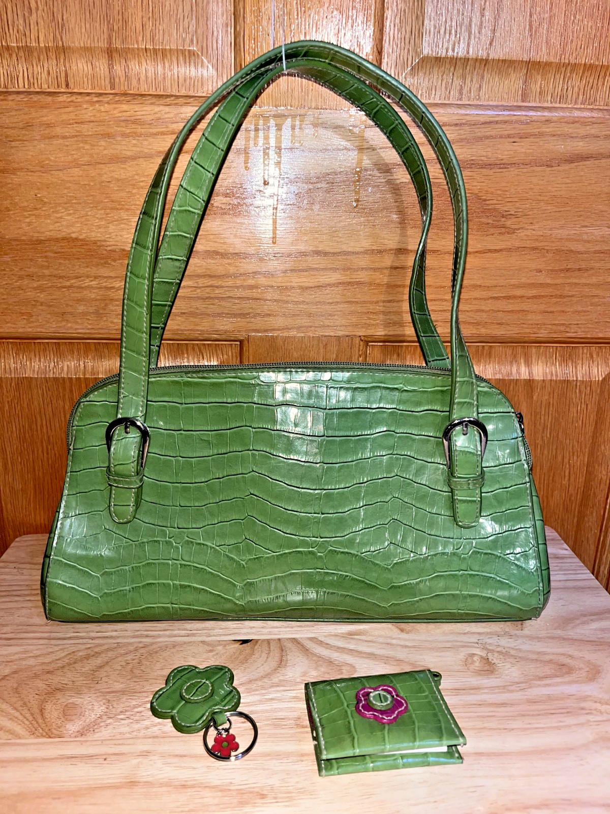 Green Faux Leather Alligator Purse Hot Pink Lining & Matching Accessories