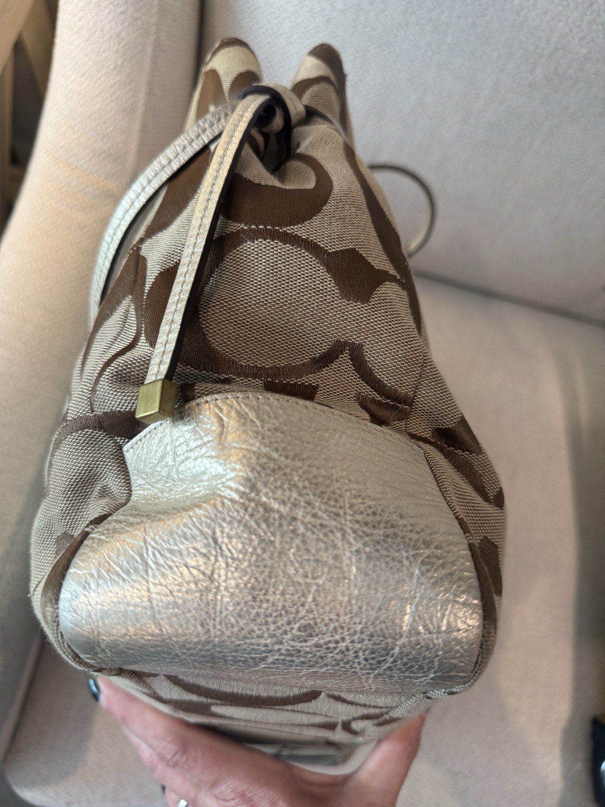 Coach Signature C Logo Large Tote Zip Top, Keychain, Gold Hardware, Pockets
