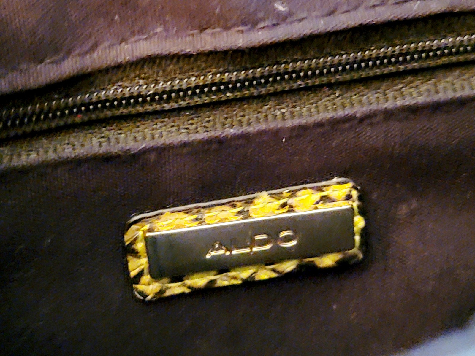ALDO SMALL ACID GREEN FAUX PYTHON CROSSBODY HANDBAG, STRAP & TASSEL