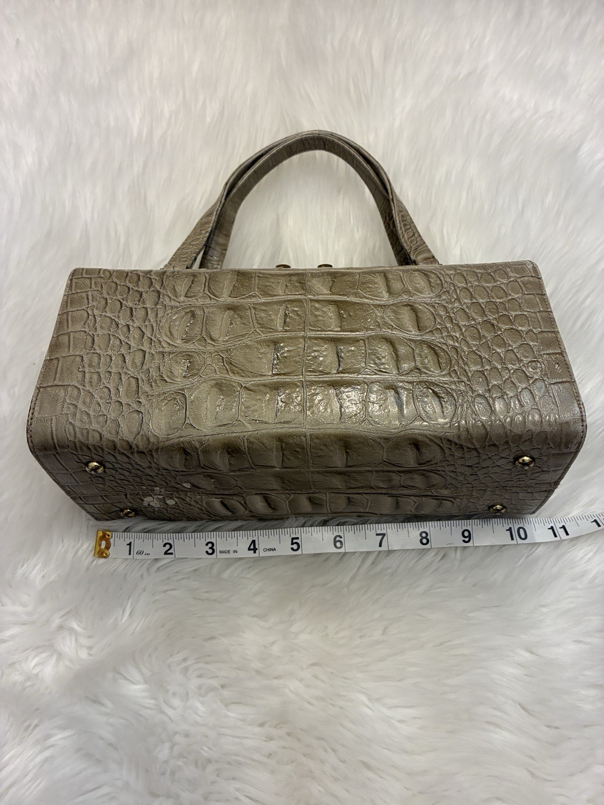 VTG 1950’s Triangle New York East West Taupe Alligator Embossed Handbag Read