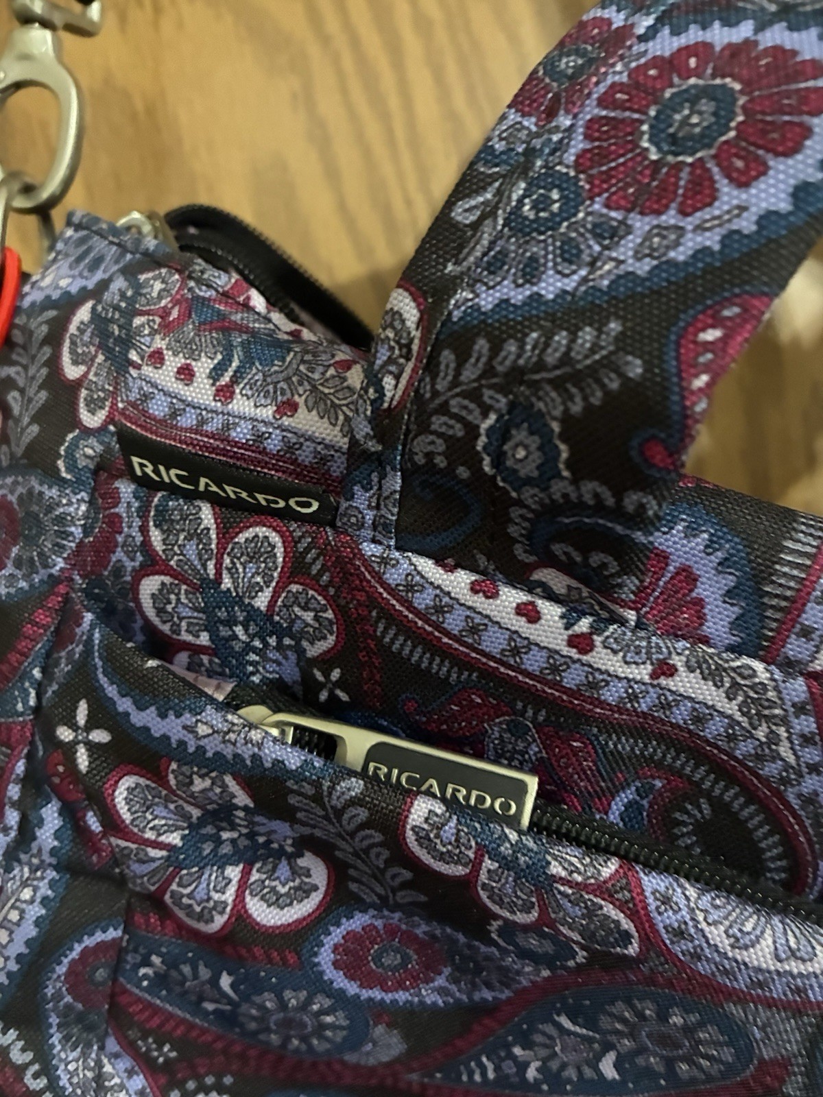 Ricardo Beverly Hills RFID Safe Tote Bag Many Zippered pockets shoulder strap