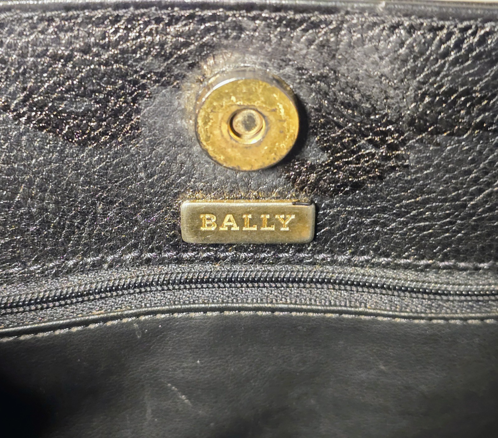 Vintage Bally Black Leather Shoulder Bag Gold Chain Straps Classic Designer