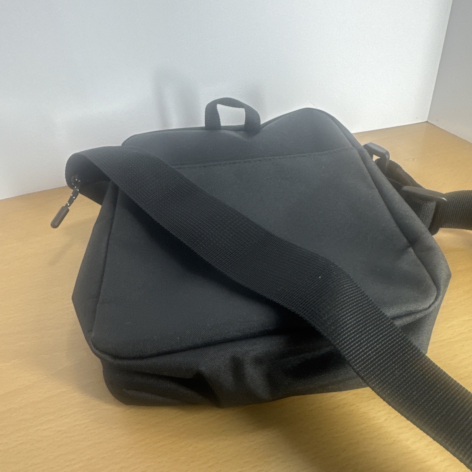 Champion Method Cross Body Handbag Strap Unisex – Black – Gray Interior