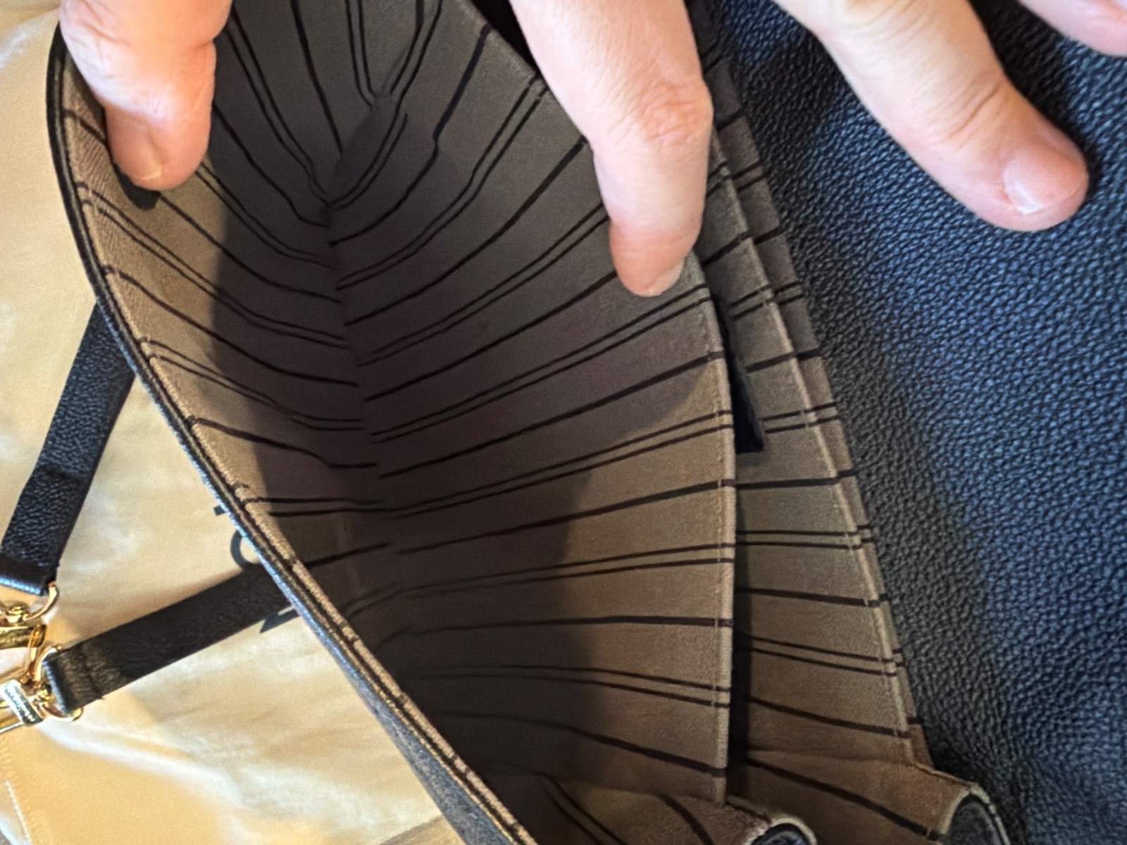 Louis Vuitton Pochette Métis Crossbody Black Leather