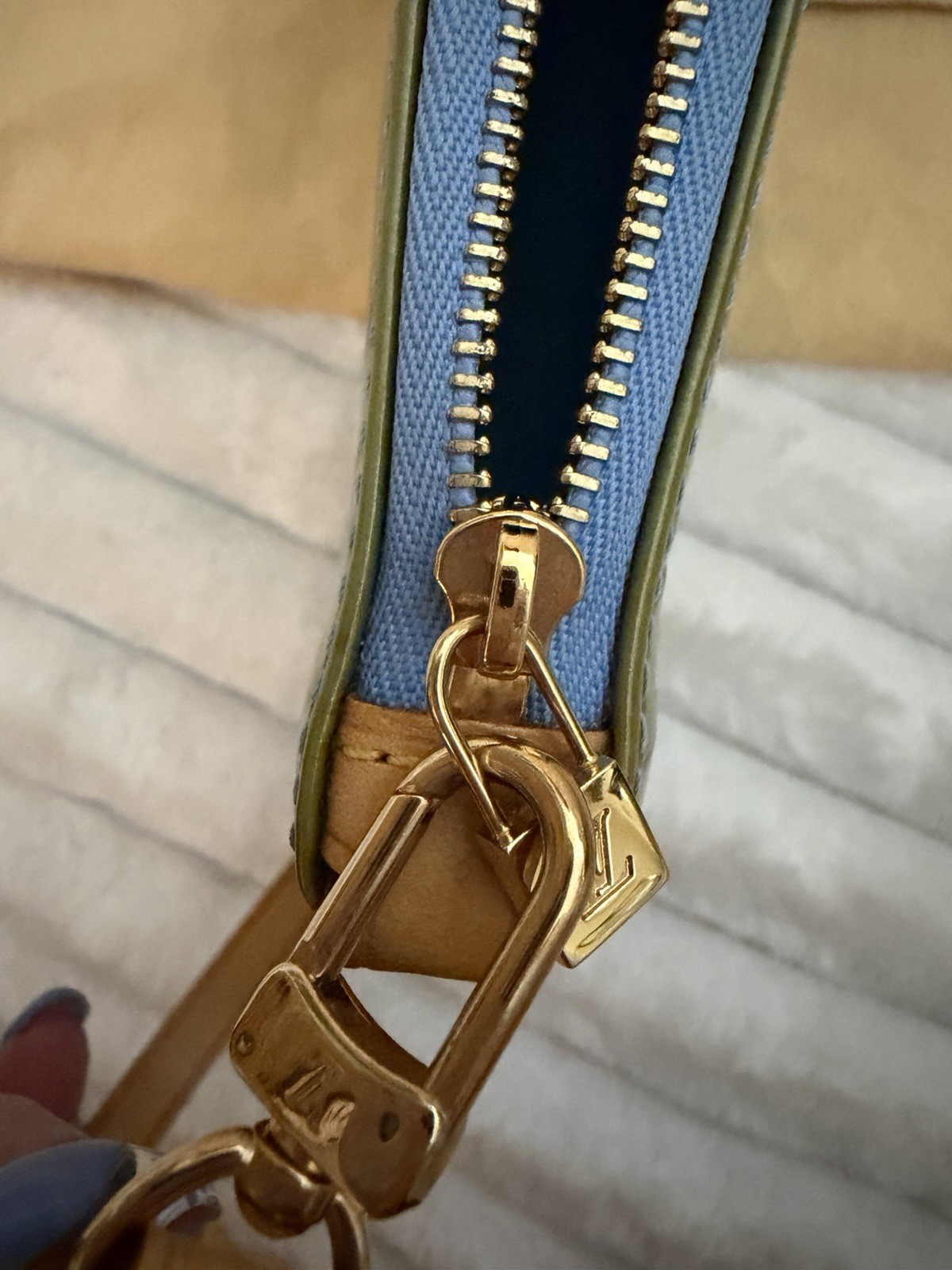 Louis Vuitton Lime Green Lexington Pouchette in Monogram in Vernis leather