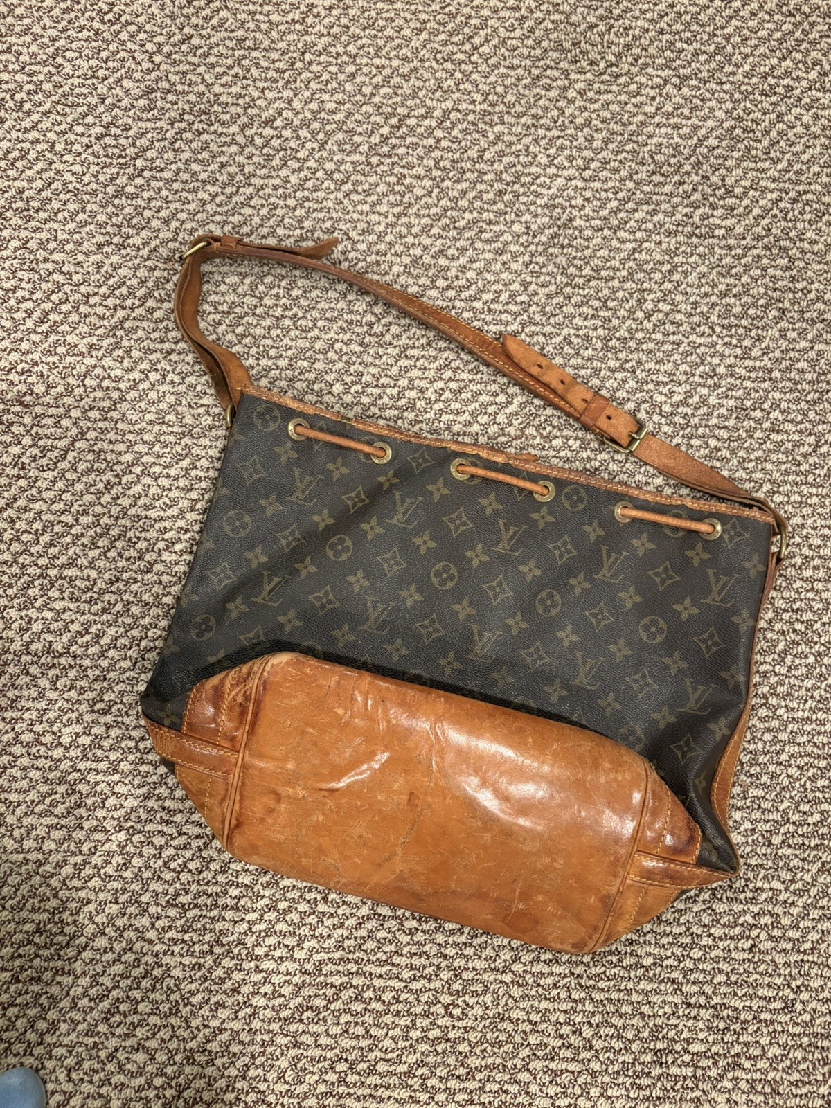 VINTAGE Louis Vuitton Noé Bag – Statement piece!!