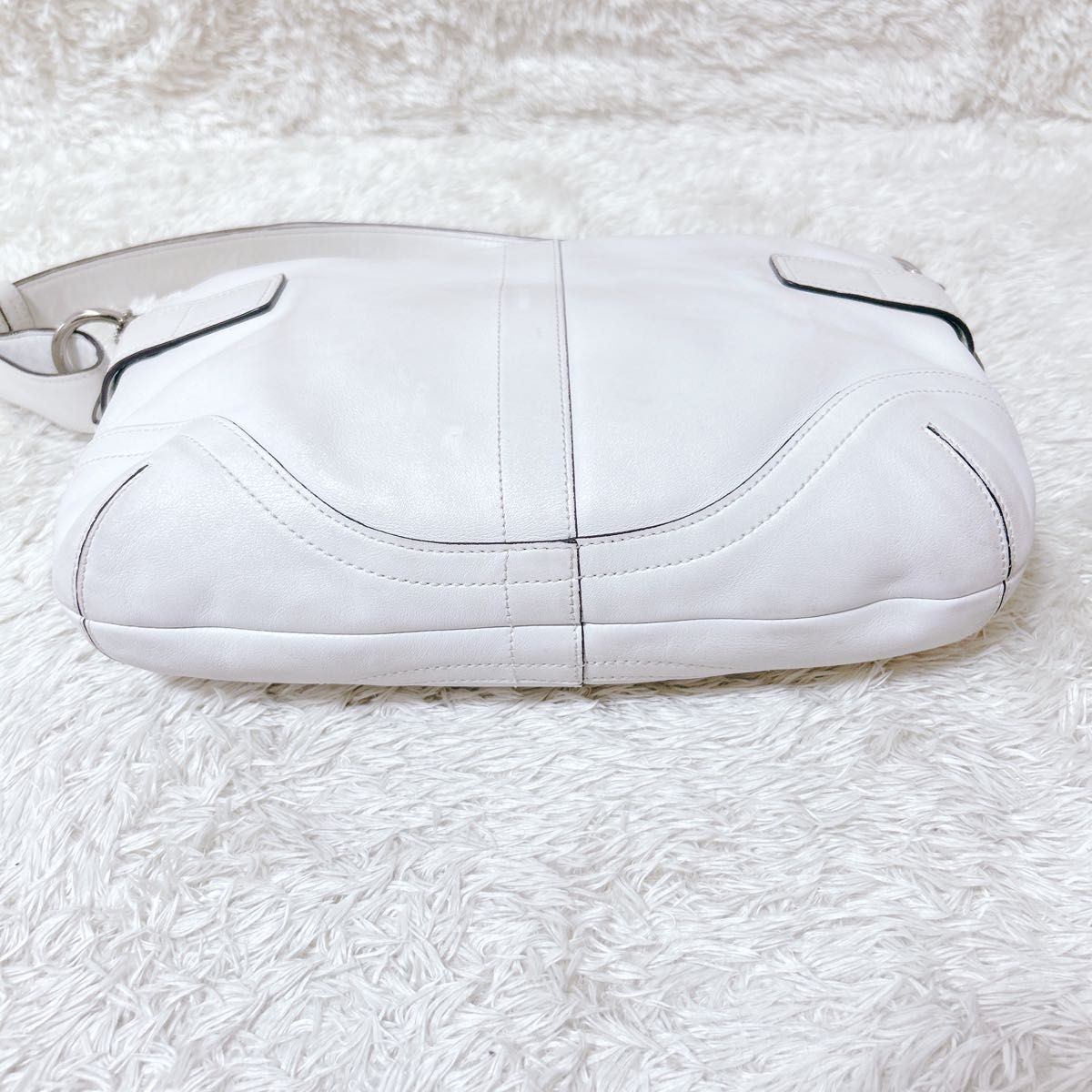 COACH Soho White Leather Shoulder Bag Women Silver Buckle Strap 33cm 21cm Auth