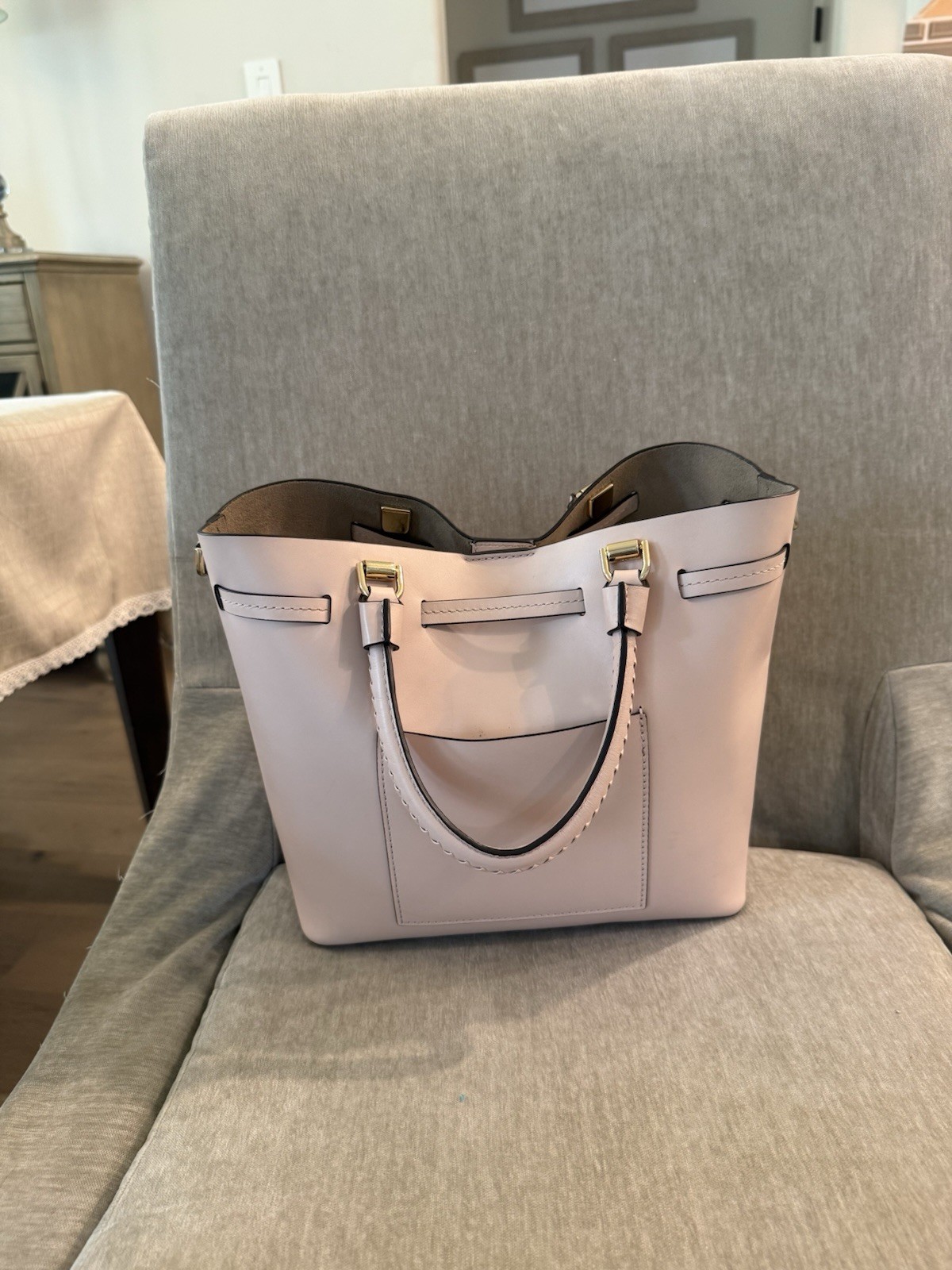 Women’s Med pale pinkSatchel Top Handle, Gold Hard, Magnetic, Charm, Pockets