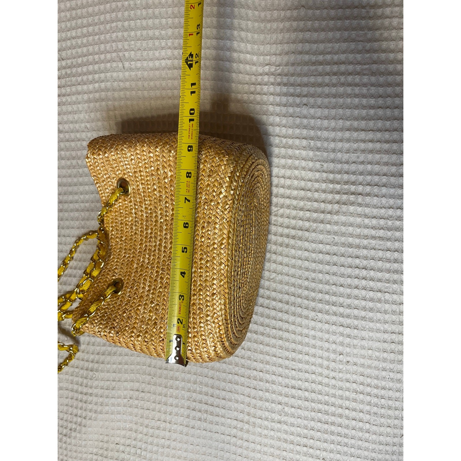 VTG Worthington Straw Bucket Bag W/ Gold Chain Strap & Bright Yellow Lining