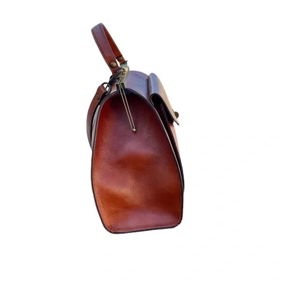 NWOT A. Bellucci Genuine Leather, Doctor Handheld shoulder bag. Women’s Cognac