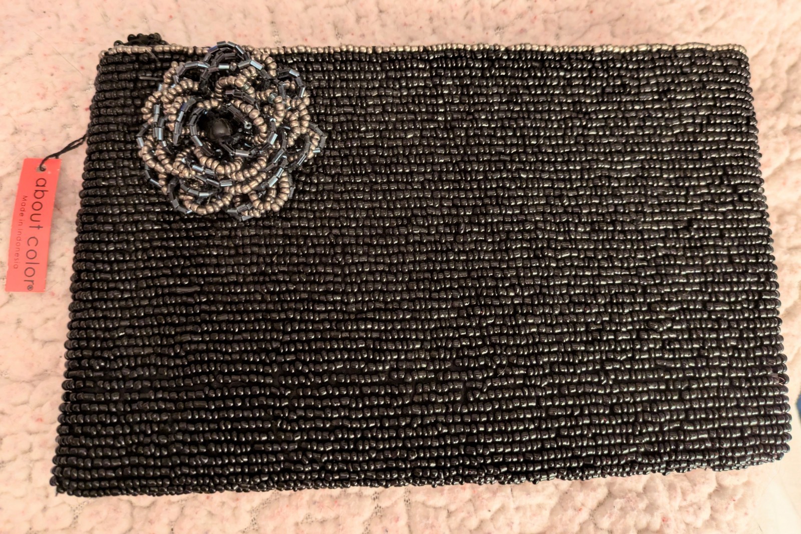 About Color Beaded Wristlet Black 7-1/2″x 4-3/4″ Beaded Flower Zip Closure NWT