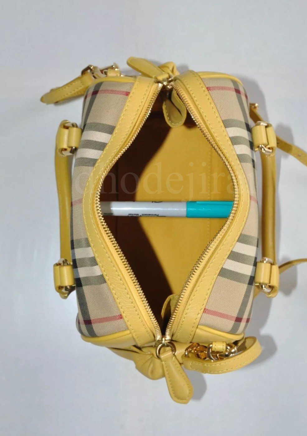Authentic BNWOT BURBERRY Horseferry Check & Leather Womens Crossbody/Bowling/Bag