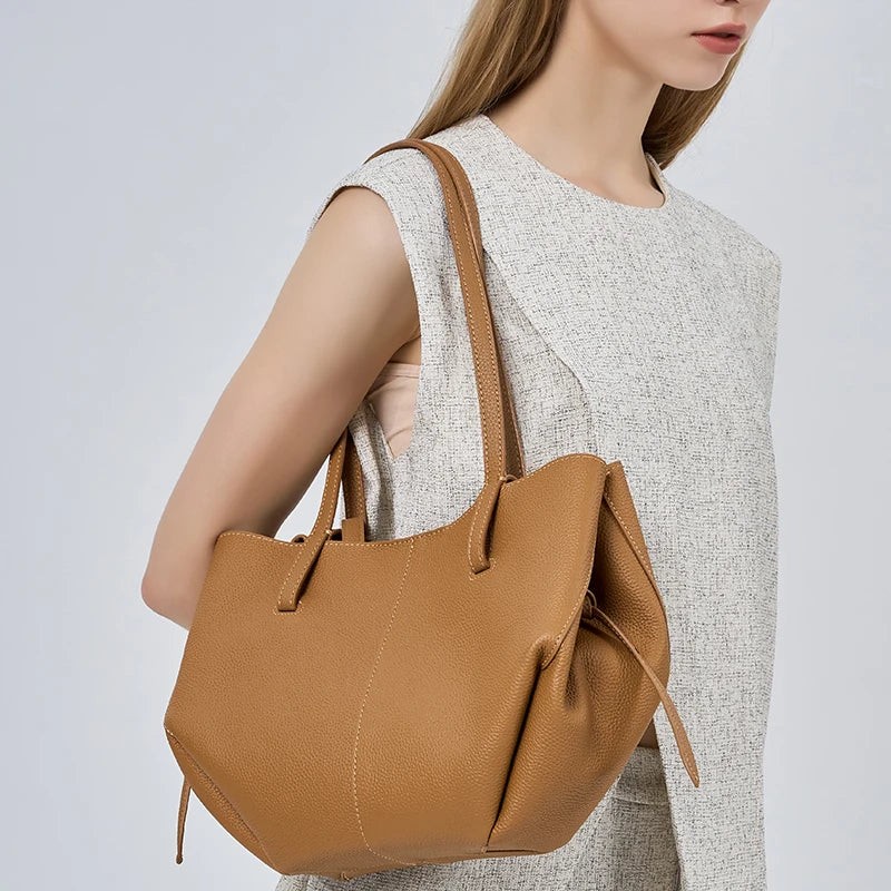 Top-Grain Cowhide Leather Large-Capacity Women’s Tote Bag, Versatile Minimalist