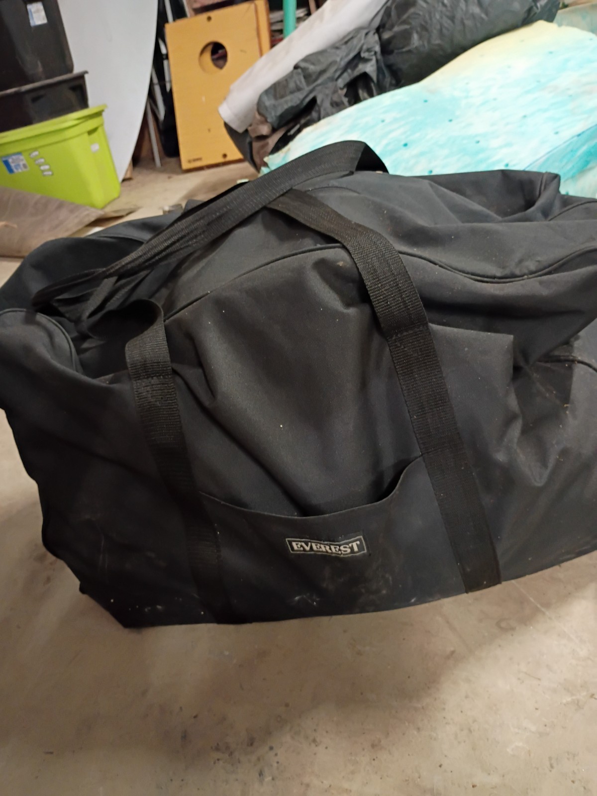 Extra Large (approx 17×30 Inches) Black Nylon Duffle Bag Everest