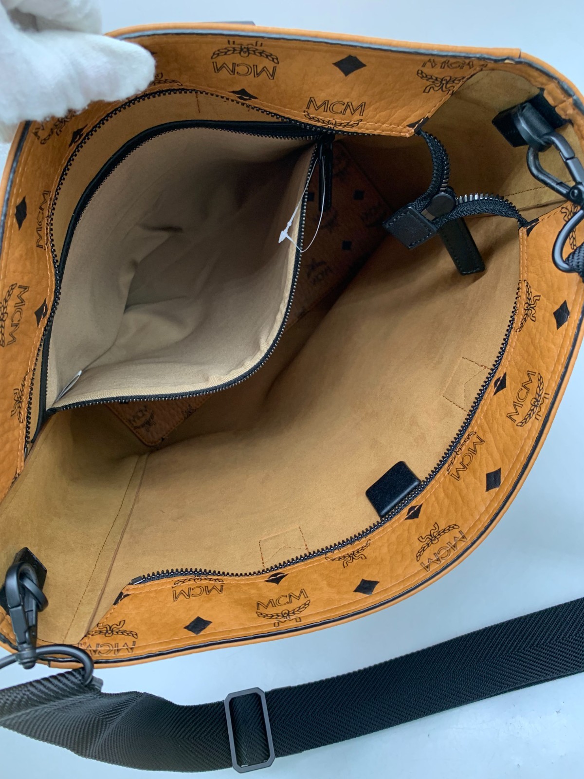 MCM Original Visetos Tall Vertical Tote Crossbody Bag/WJ05119312/