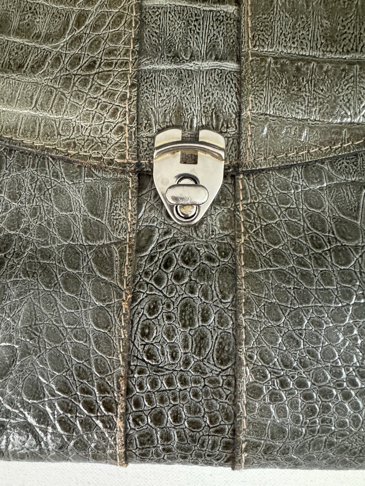 AMELIA BERKO Vintage Sage Green Alligator Embossed Envelope Top Handle Purse