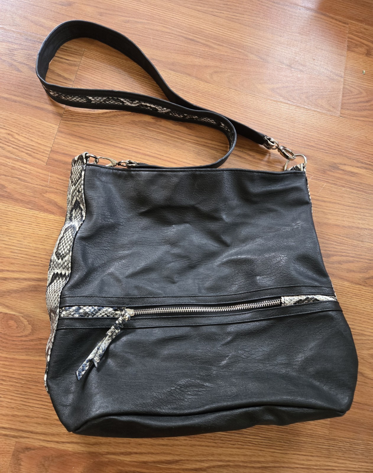 Attention Snake Skin Handbag Black