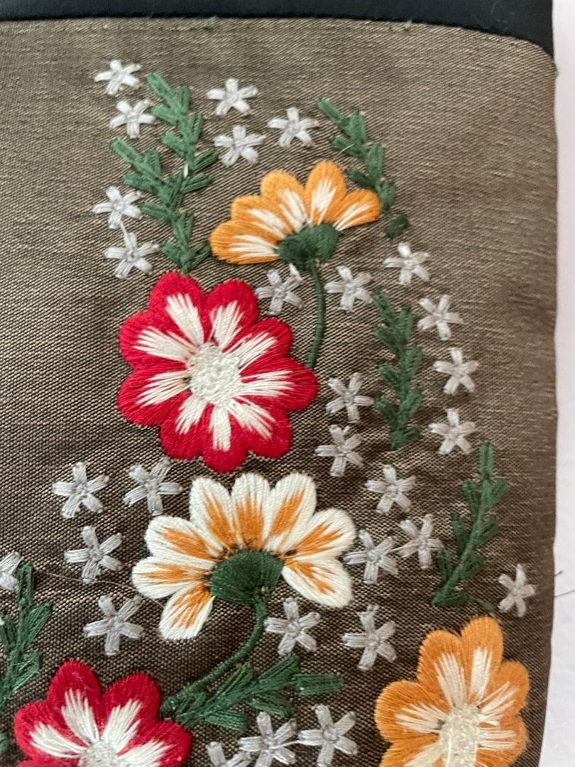 Women’s Gold/Brown & Black Silky Flower Embroidered Purse~NWOT