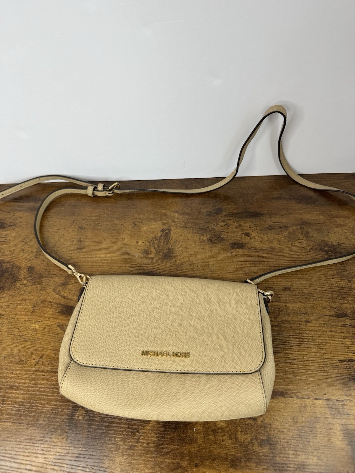 Michael Kors Jet Set Medium Flap Crossbody Bag Beige Saffiano Gold Tone