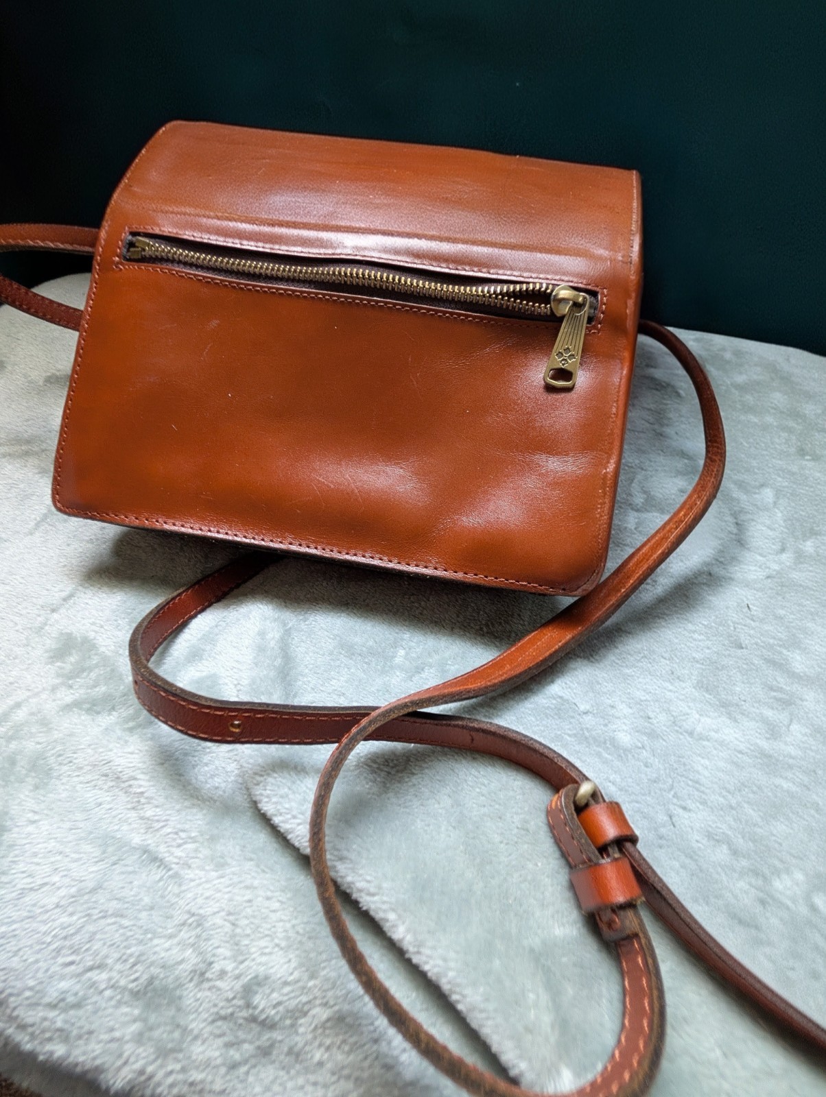 Patricia Nash Brown Small Crossbody Bag Magnetic Flap Pockets Gold Hardware