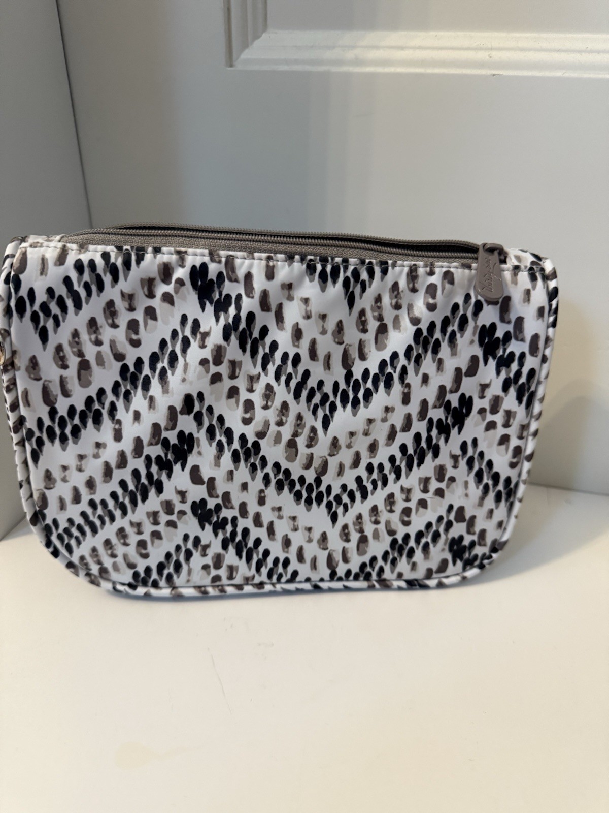 Thirty One Hello Happy Bag Raindrop Chevron – Cosmetic Bag