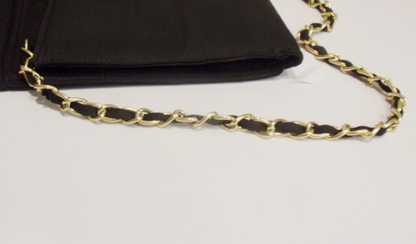 Vtg Black Microfiber Fabric,Gold Tone Metal Chain Strap , Envelope Style Sh Bag