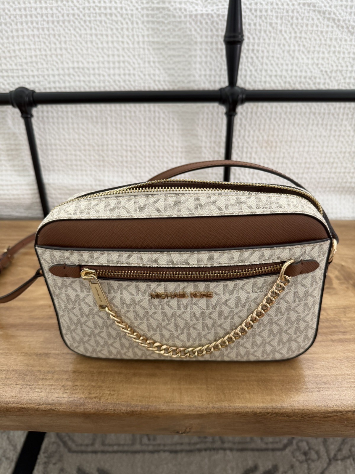 NWT Michael Kors Jet Set – Large Logo Crossbody Bag 35S1GTTC9B Vanilla w/ Gold