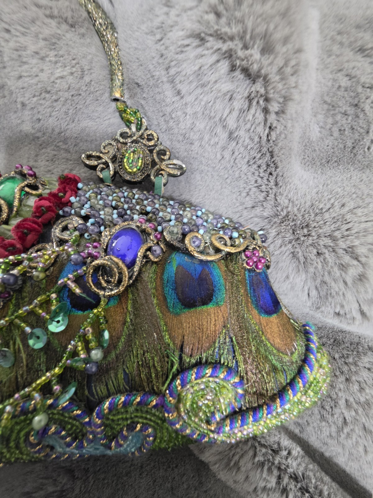 Mary Frances Show Off Peacock Feather Beaded Jeweled Hard Shell Purse Vintage