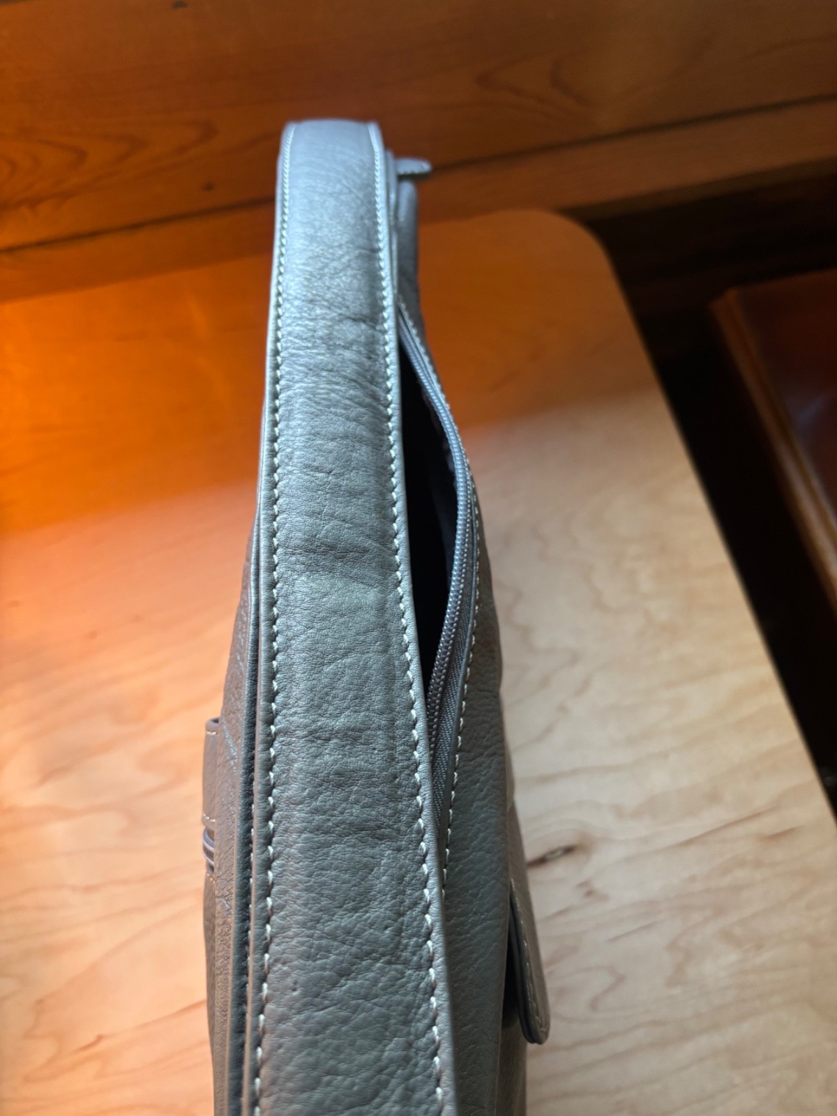 AmeriBag 15″ Full-Grain Leather Healthy Back Bag New w/o Tags Gray