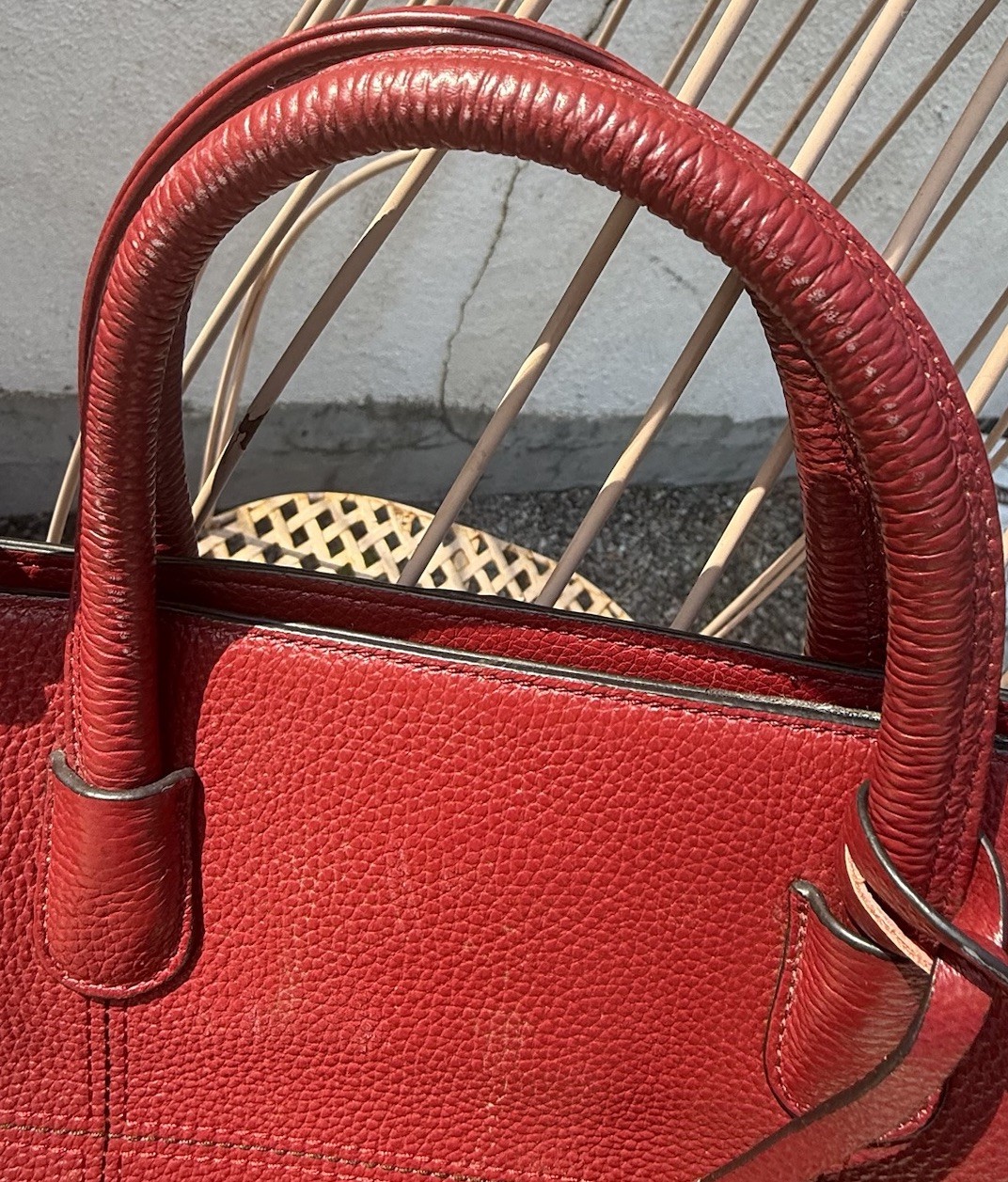 KATTEE Crimson Pebble LEATHER CROSSBODY/ 2 Handles/Pockets/ Feet EUC