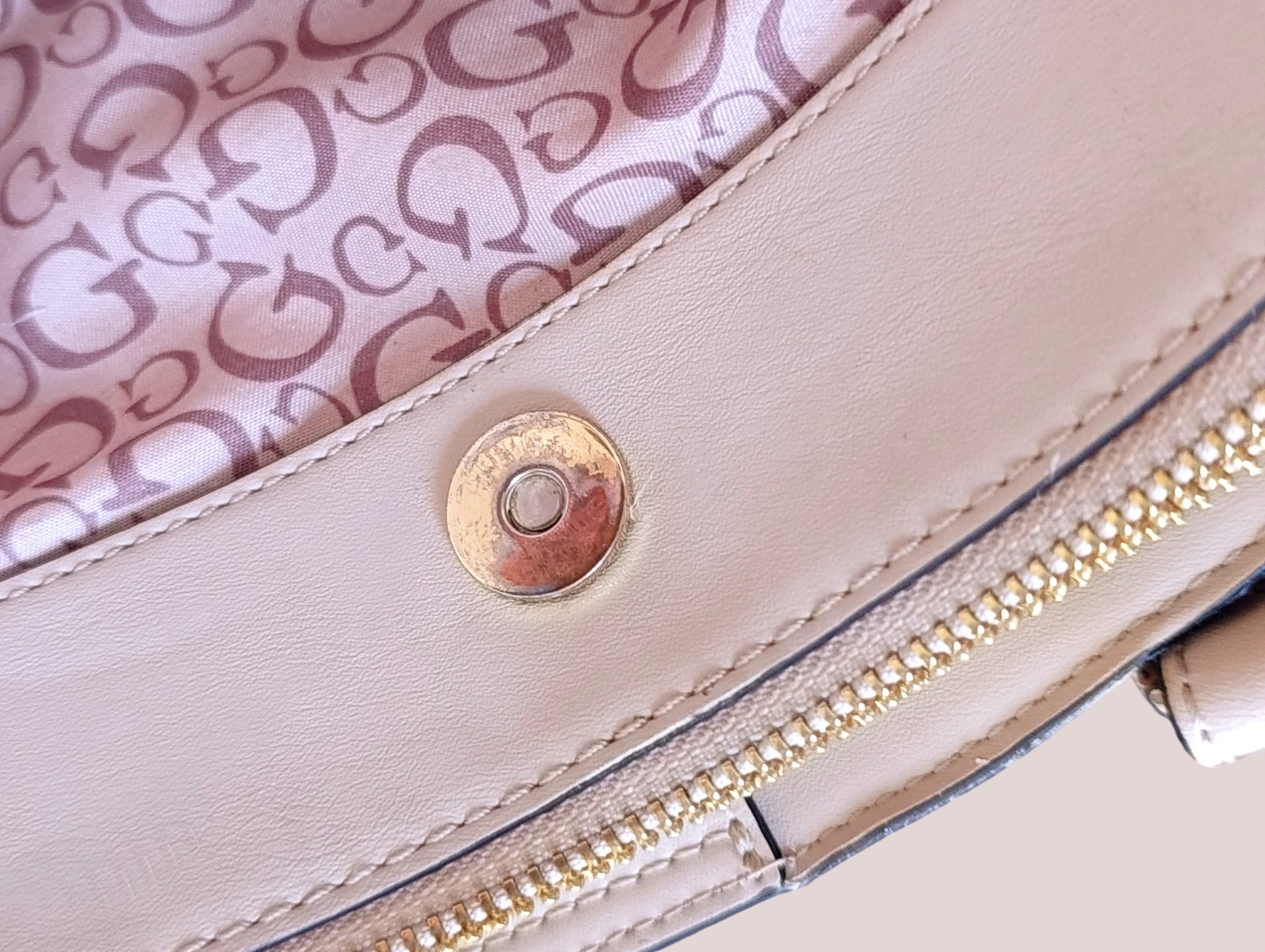 Guess Original Beige – Stylish and Large Bag | Great Deal ✨
