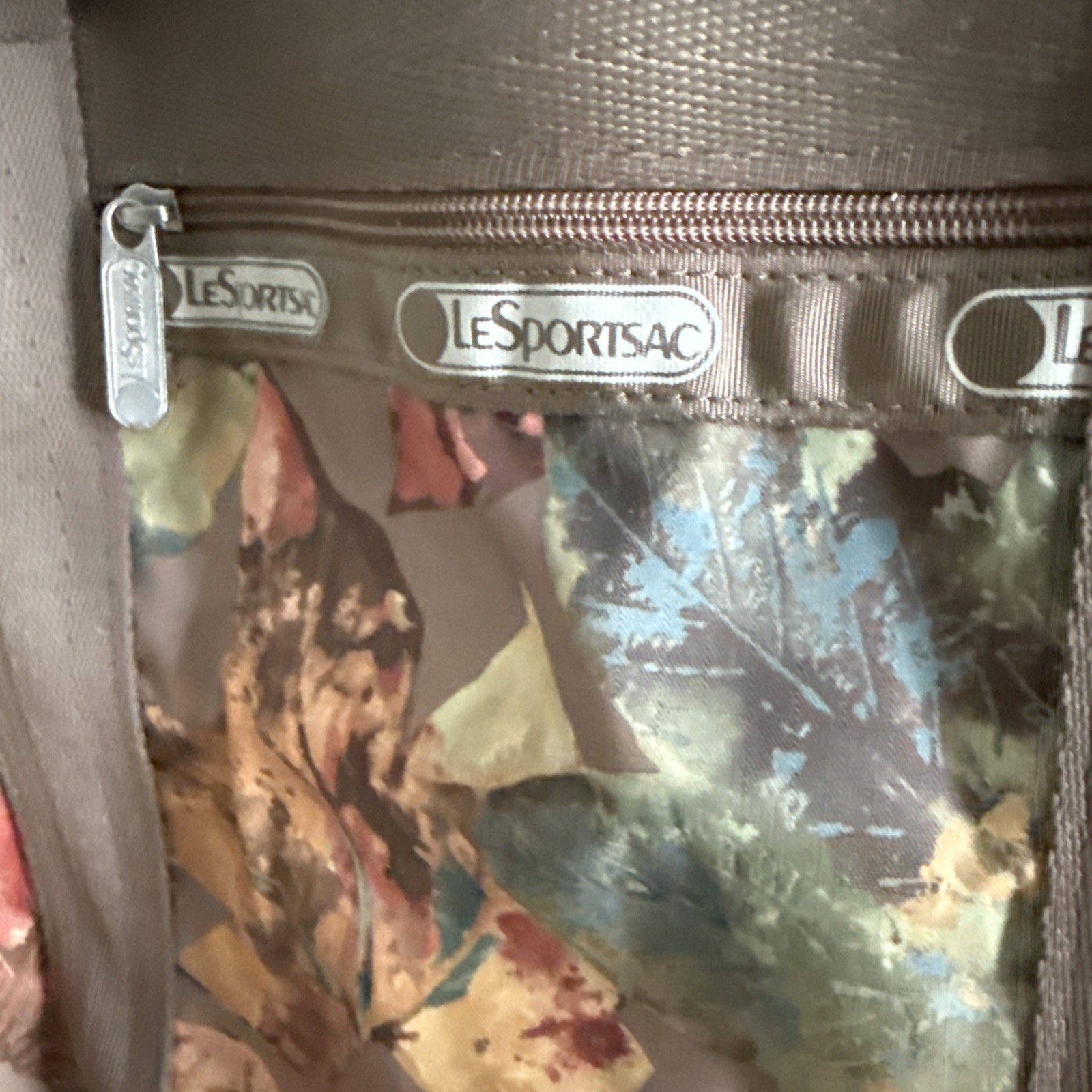 LeSportsac Scenic Brush Nylon Deluxe Large Weekender Bag Lock Key Fall Leaves