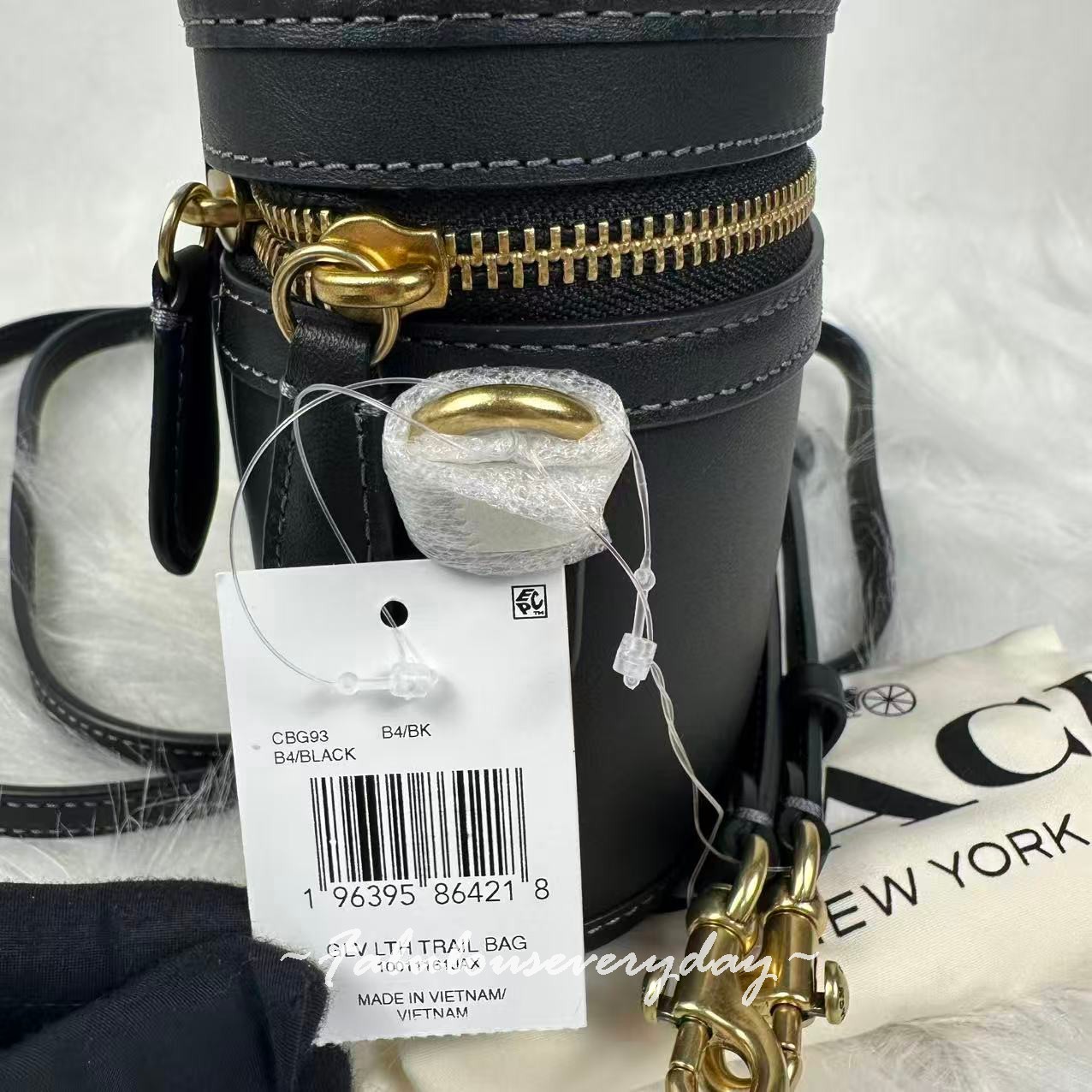 COACH Originals Trail Bag Crossbody Vanity Case In Leather/Gold/Black CBG93 NWT