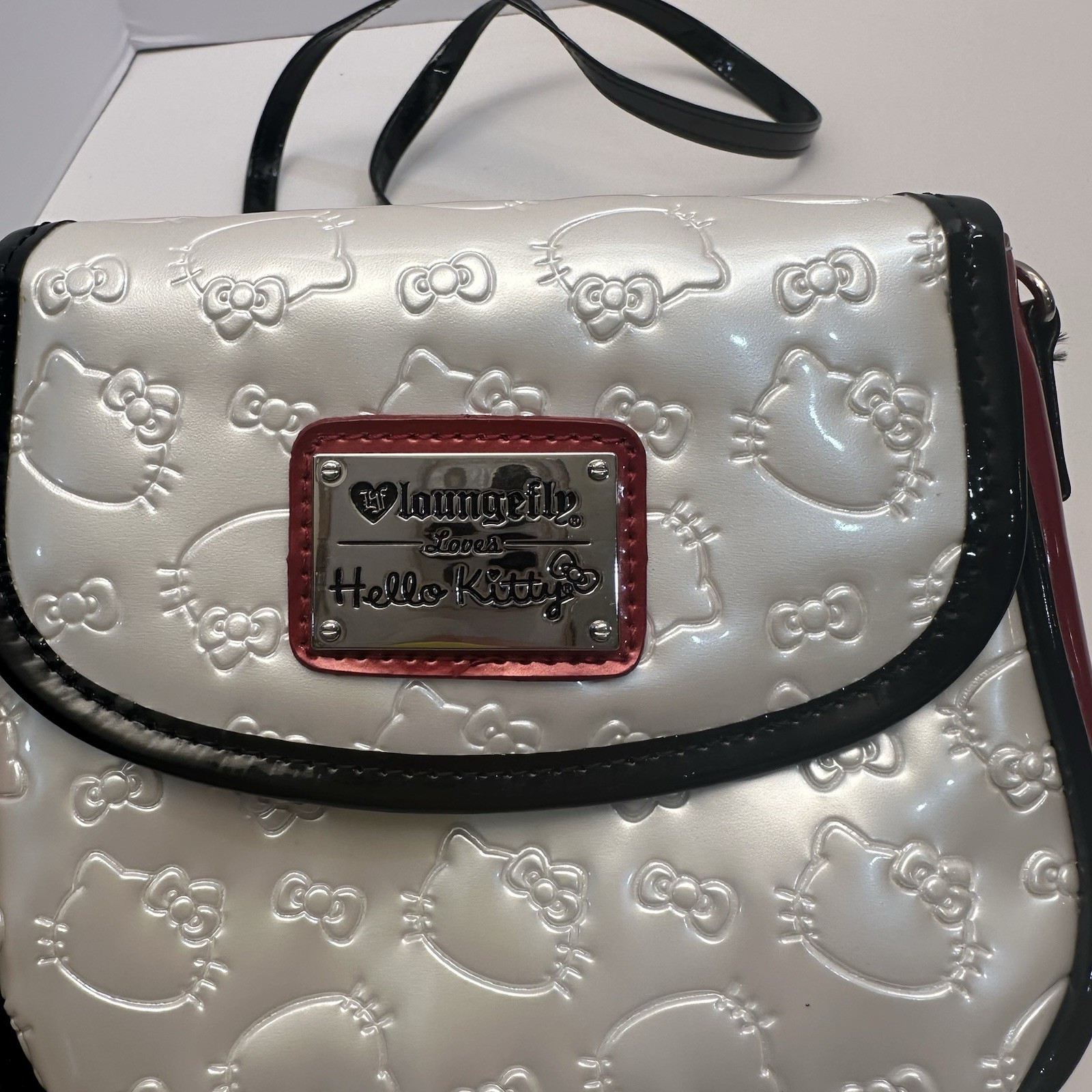 RARE 2014 Loungefly Hello Kitty Pearl White Embossed Purse *Only 200 Ever Made!*