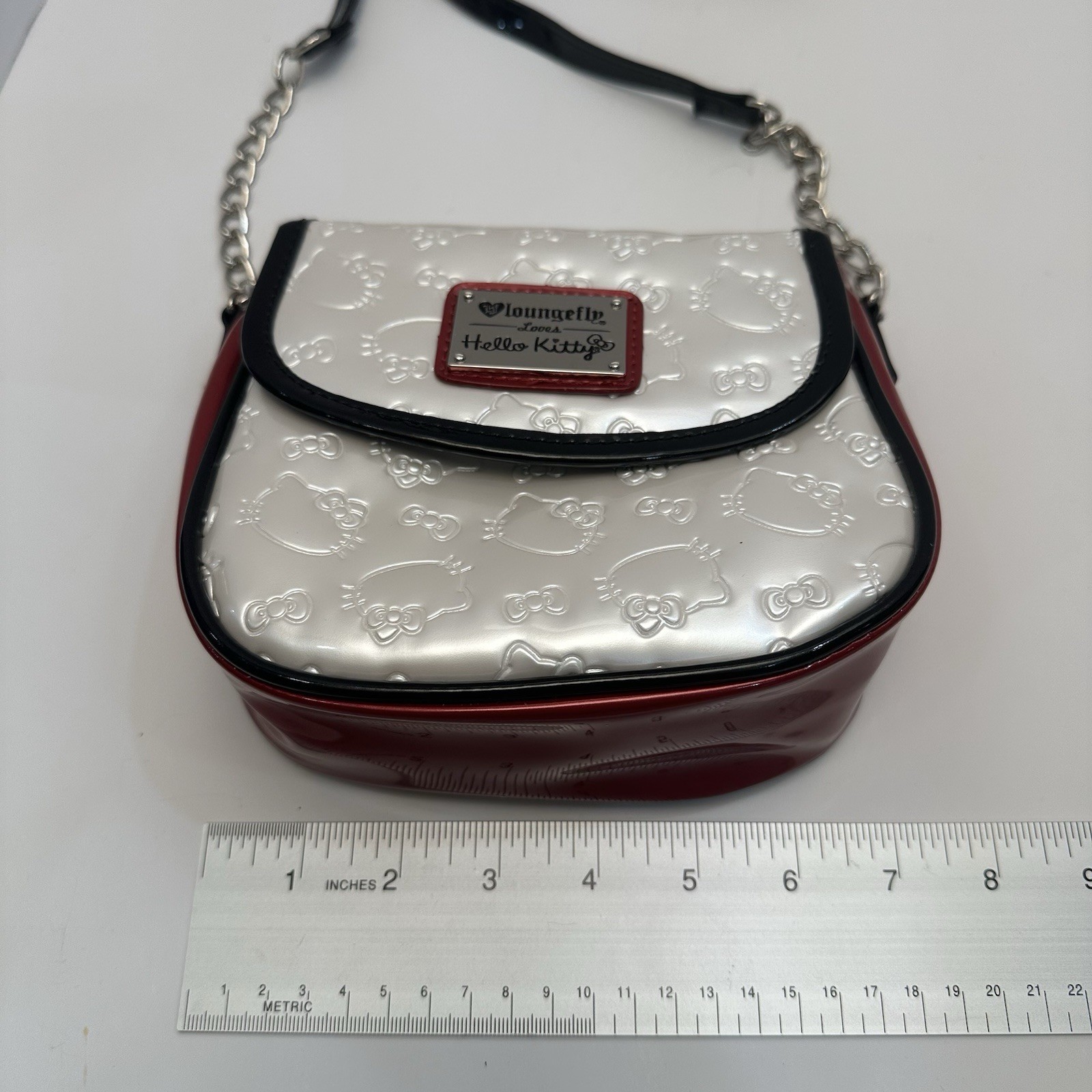 RARE 2014 Loungefly Hello Kitty Pearl White Embossed Purse *Only 200 Ever Made!*