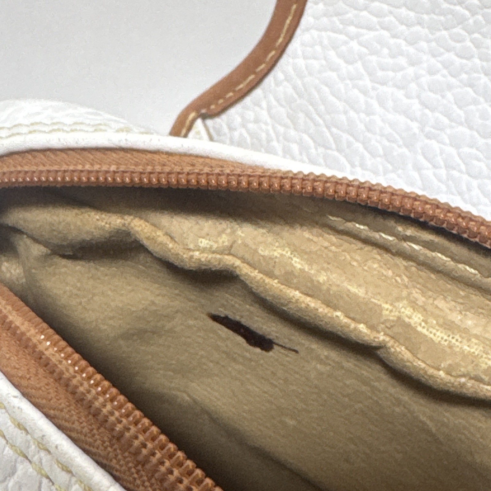 La Tour Eiffel Small Pebbled White/Brown Crossbody Bag Zip Gold Hardware Charm