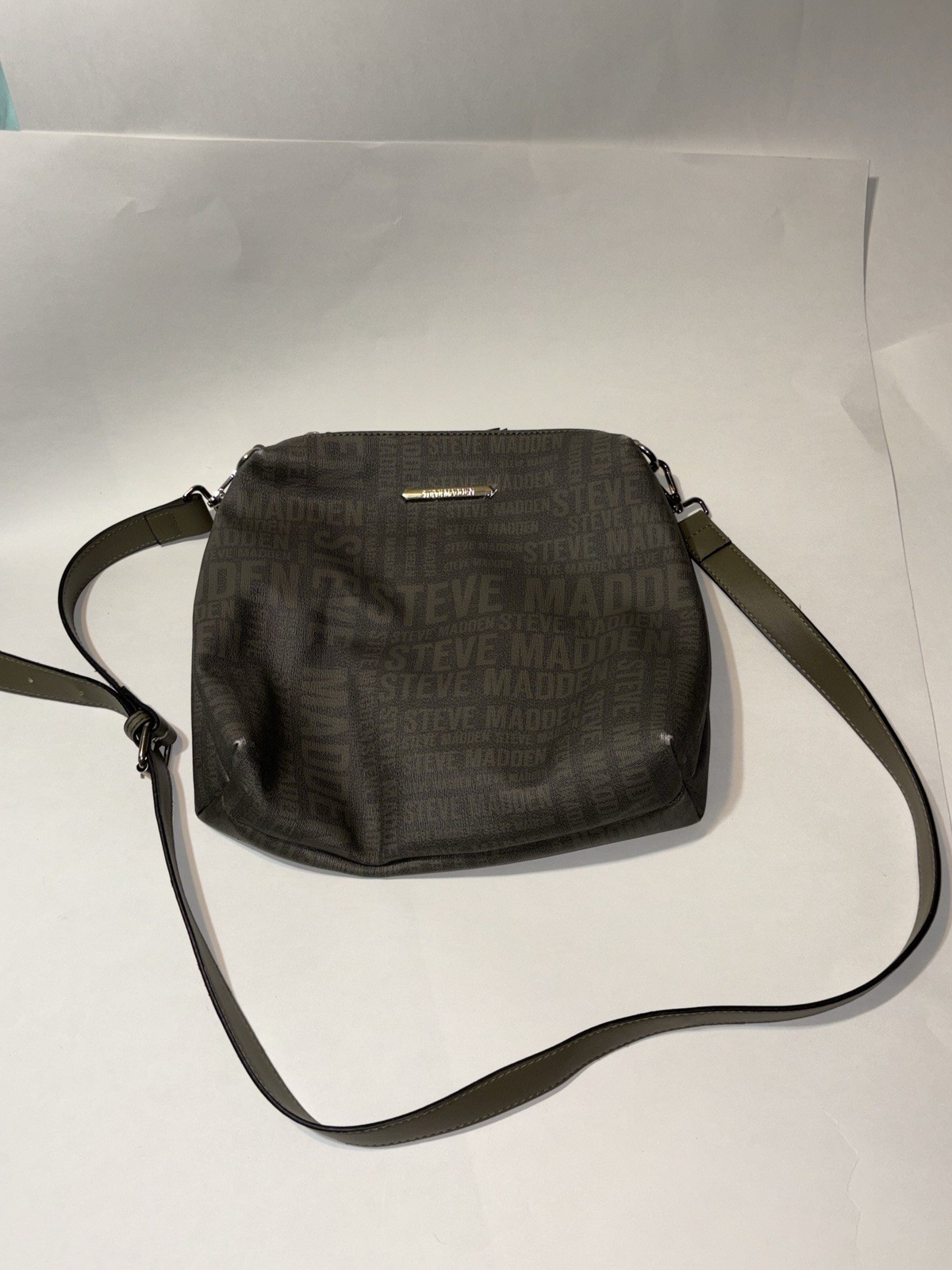 Steve Madden logo-print crossbody handbag. Olive Green/Charcoal