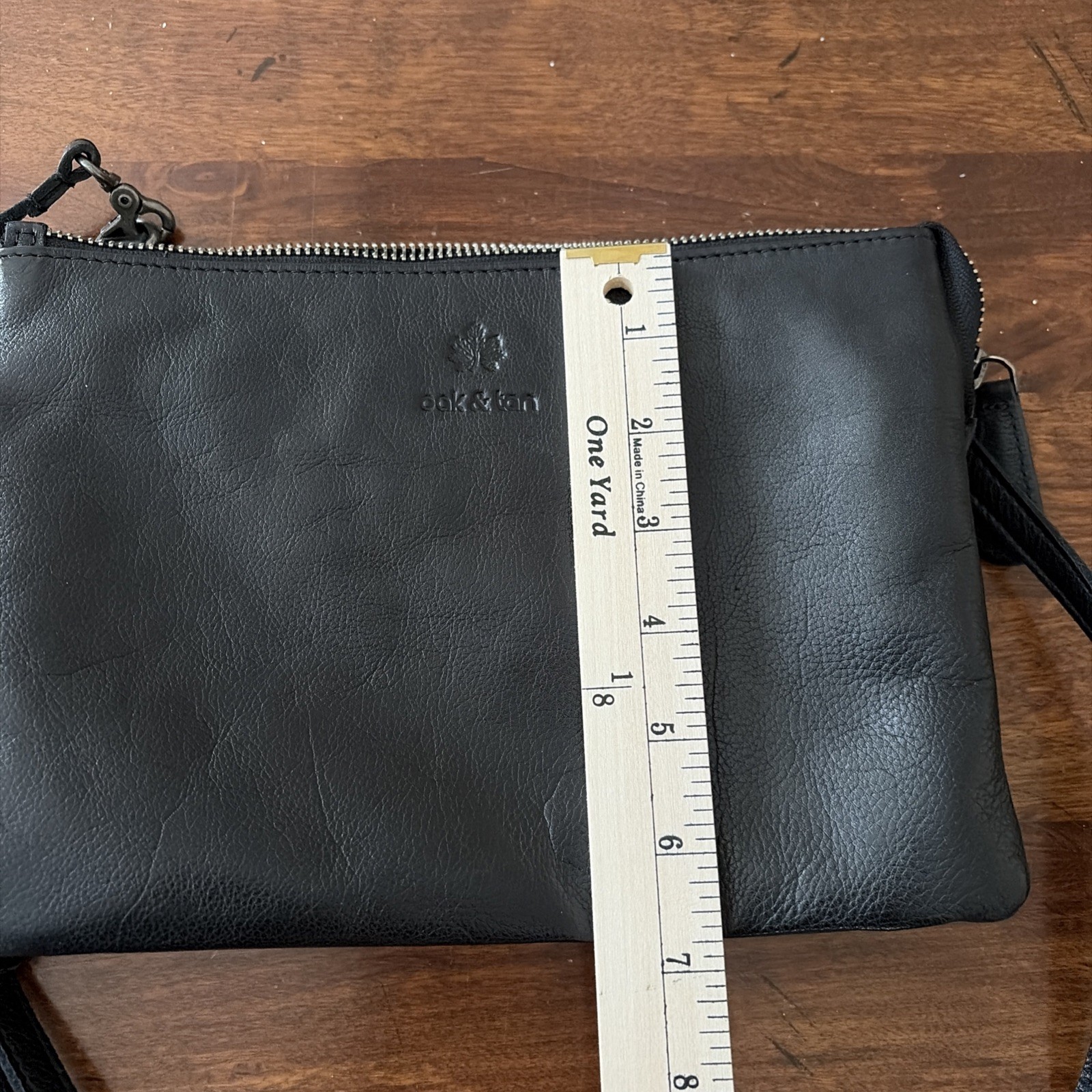 oak & tan Black Pebbled Leather Crossbody Bag Adjustable Strap Metal Zipper EUC