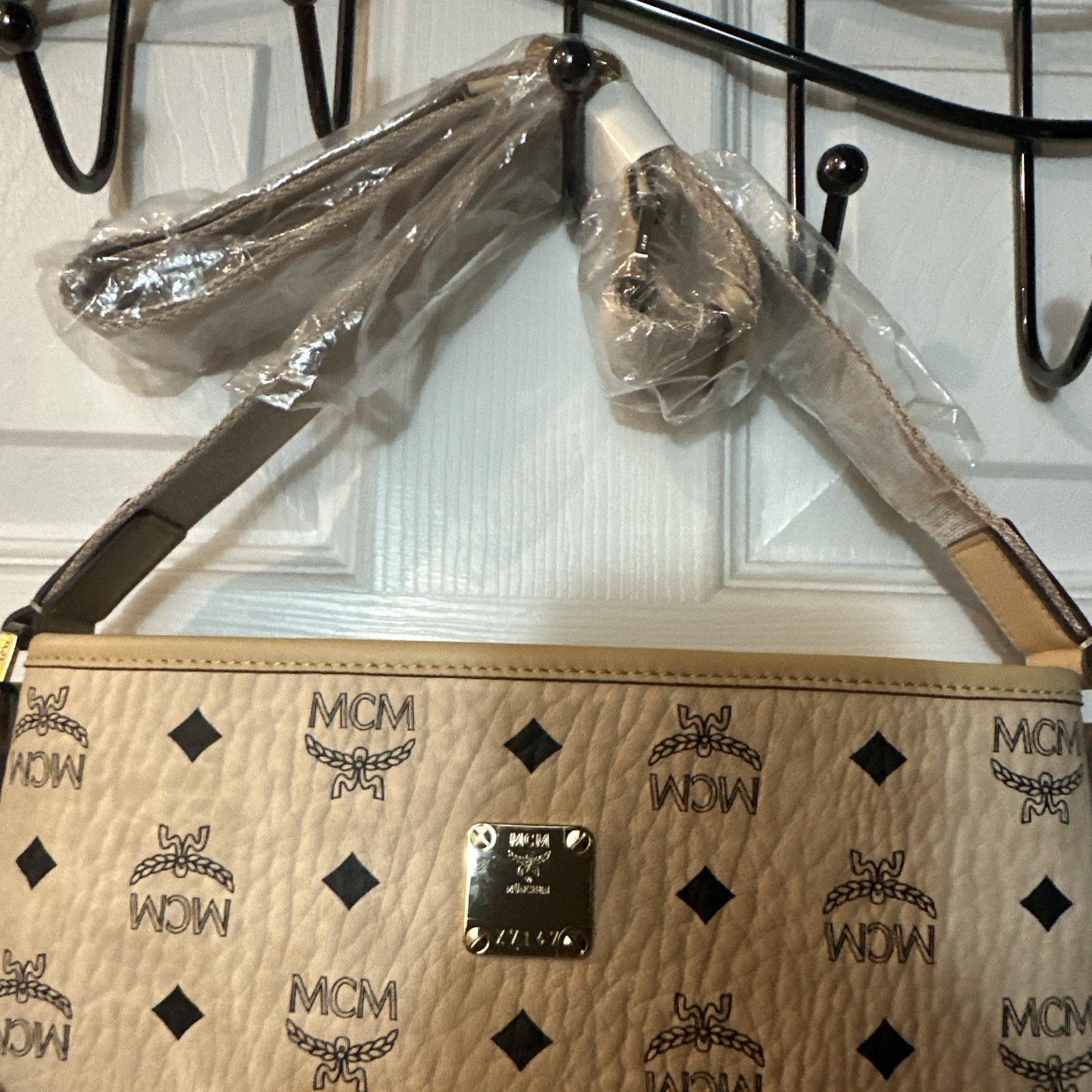 NWT MCM EATA03 IG001 AREN LOGO Neutral Black MESSENGER HANDBAG $730