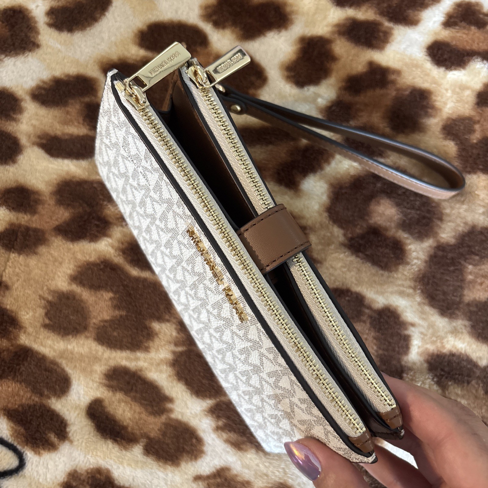 Michael Kors Jet Set Large Logo Shoulder Bag Vanilla 35F1GTVT3B + Tech Wallet