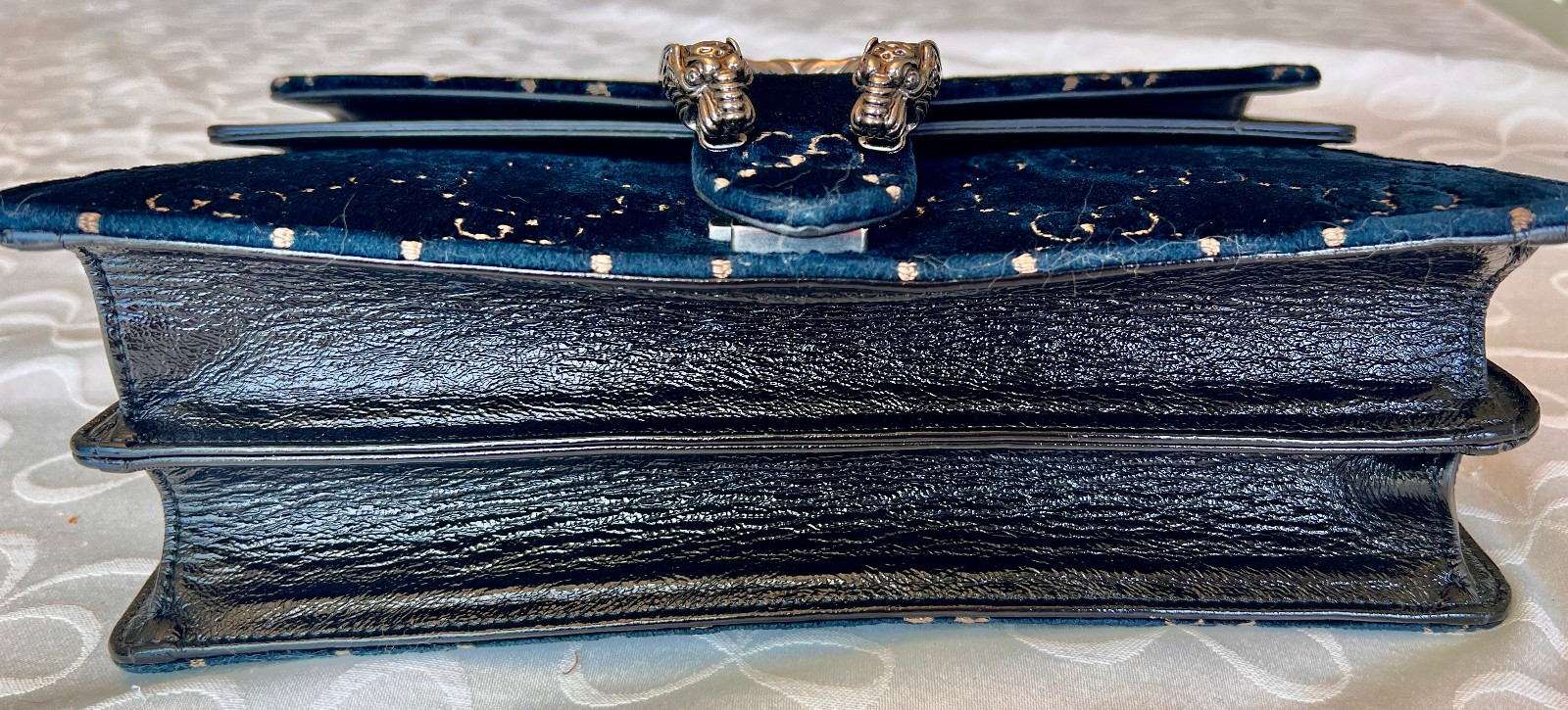 Authentic Gucci Medium GG Velvet Dionysus in Dark Navy Blue. Very good condition