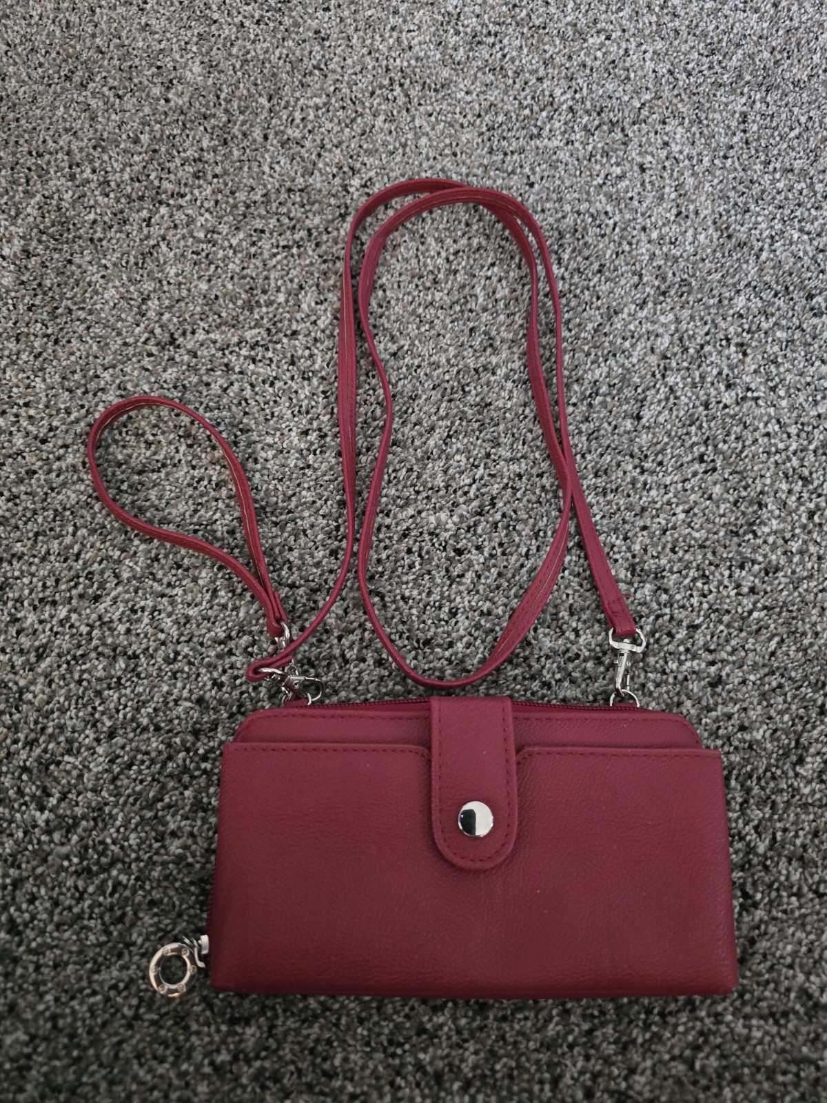 Cherry Red Crossbody Wallet Phone Pouch Wristlet Holds Essentials #64100 – EUC