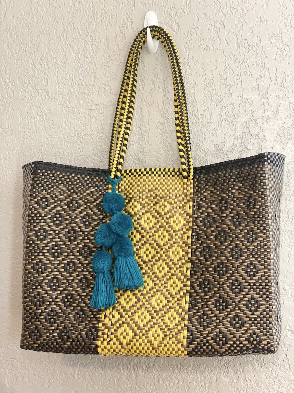 Oaxaca Mexico Hand Woven Recycled Plastic 16″ Market Beach Tote Bag & Tassle