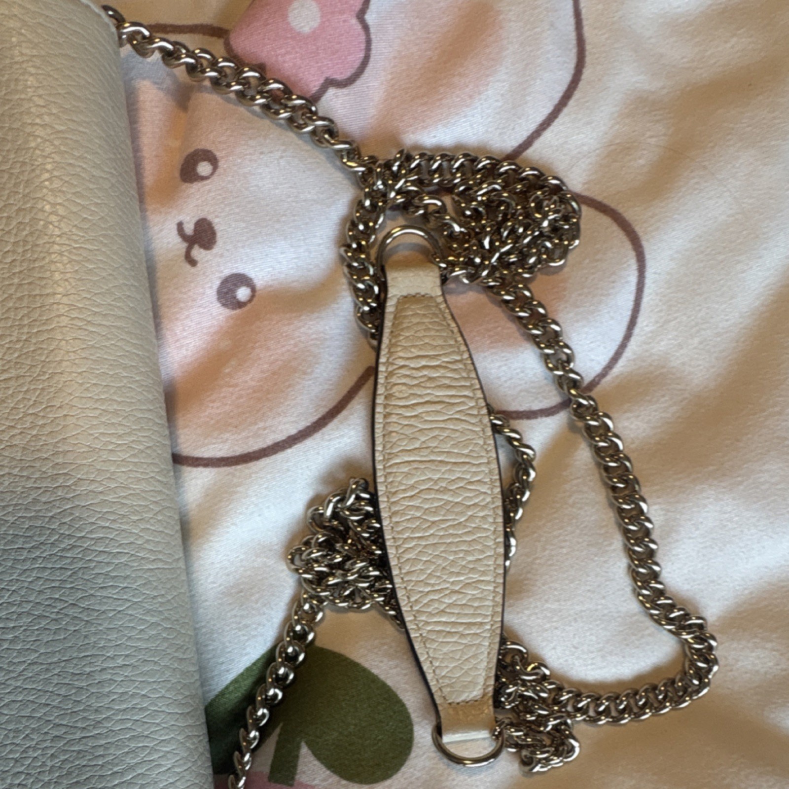 Gucci White Pebbled Logo Shoulder Bag Chain Strap Silver Hardware Box Dust Bag